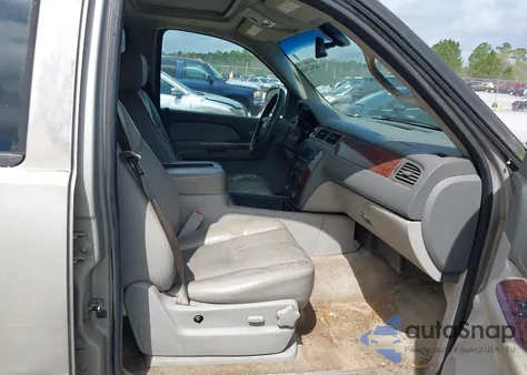 2008 Chevrolet Suburban 1500 Lt z USA, uszkodzony, nr VIN 1GNFC16J08R117969